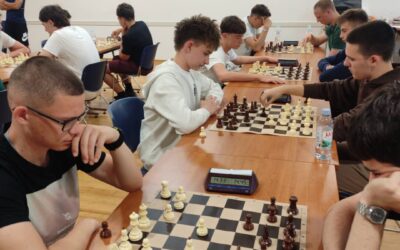 Učenici SŠ Mate Balote na Međuškolskom šahovskom turniru 